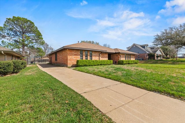 1905 Alamo Drive, Arlington, TX 76012