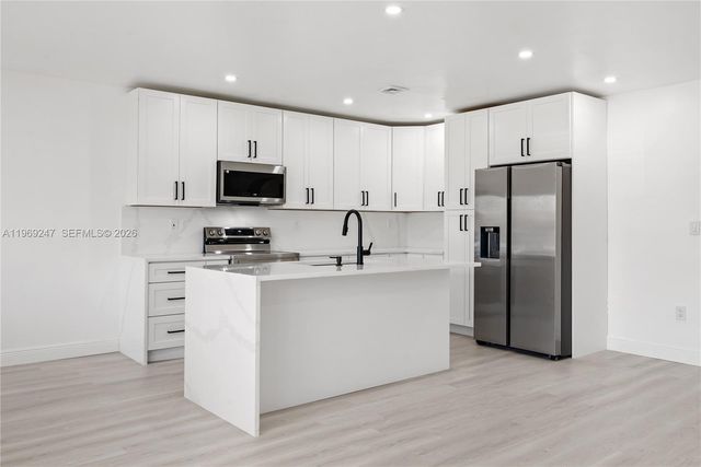 3341 NW 7th St, Lauderhill, FL 33311