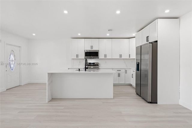 3341 NW 7th St, Lauderhill, FL 33311