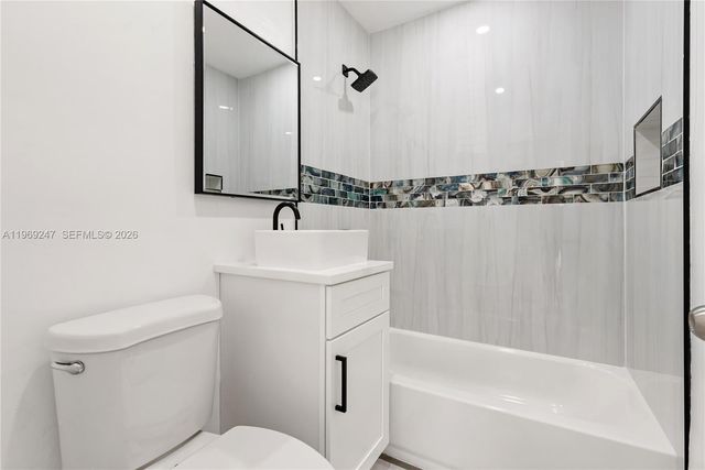 3341 NW 7th St, Lauderhill, FL 33311