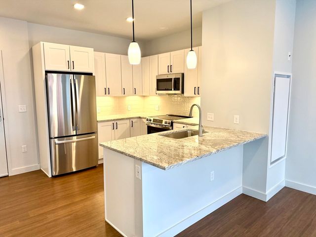 45 East Central 313, Natick, MA 01760