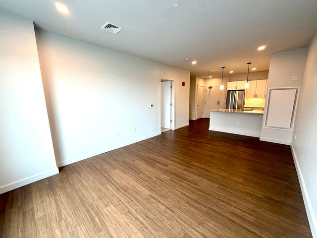 45 East Central 313, Natick, MA 01760