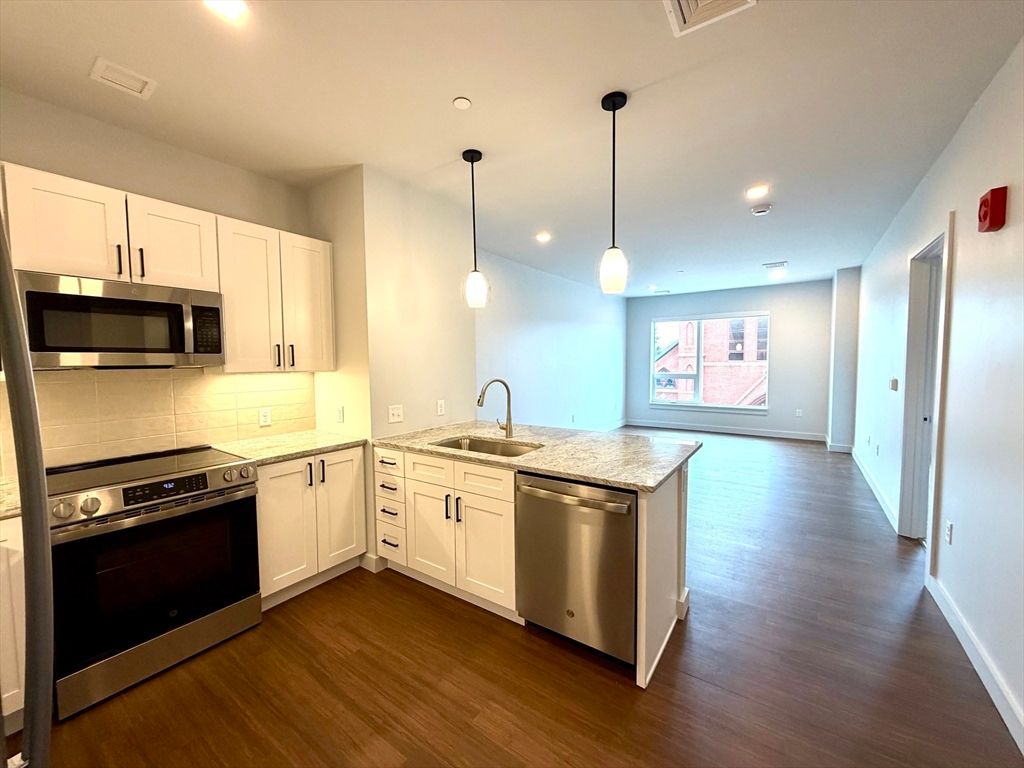 45 East Central 313, Natick, MA 01760