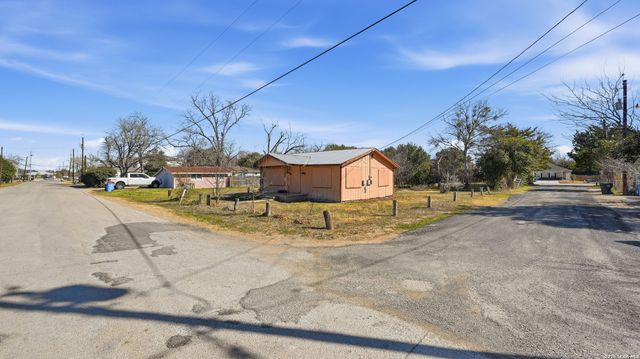 510 Volunteer, Seguin, TX 78155