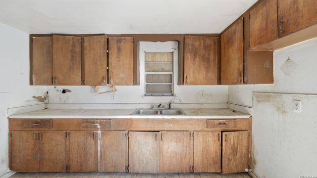 510 Volunteer, Seguin, TX 78155