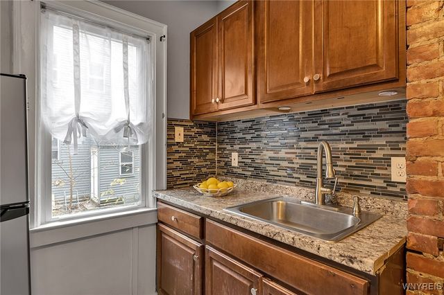 11 Hoyt Street, Buffalo, NY 14213