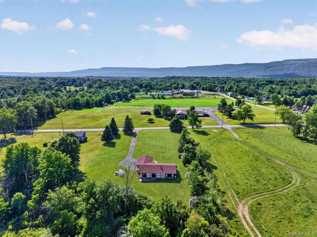 25 Red Mills Road, Wallkill, NY 12589