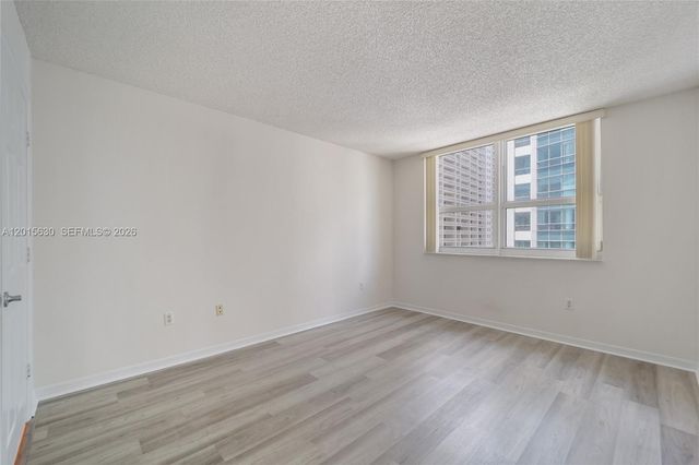 1155 BRICKELL BAY DR 1602, Miami, FL 33131