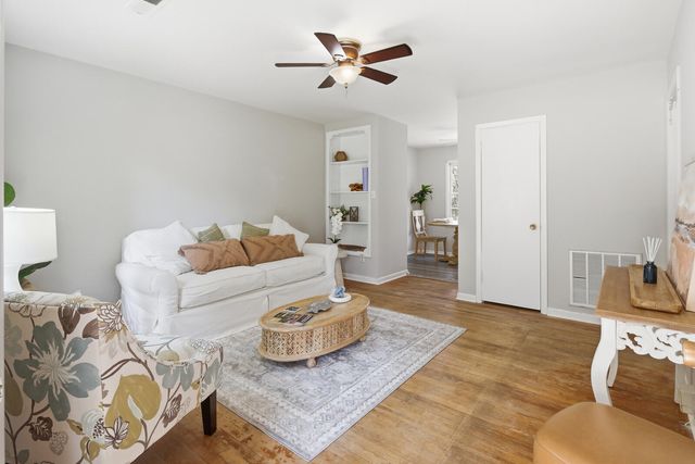 203 Forest Circle, Summerville, SC 29483