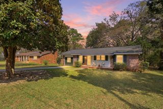 203 Forest Circle, Summerville, SC 29483