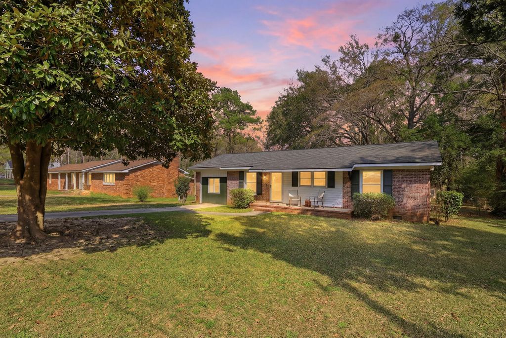 203 Forest Circle, Summerville, SC 29483