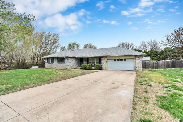 24 E Huntington, Augusta, KS 67010