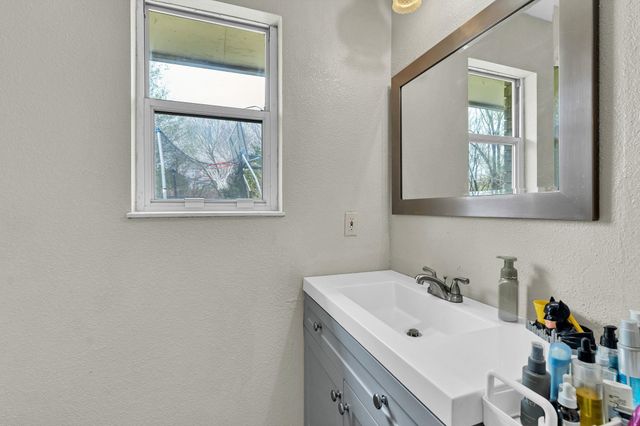 24 E Huntington, Augusta, KS 67010