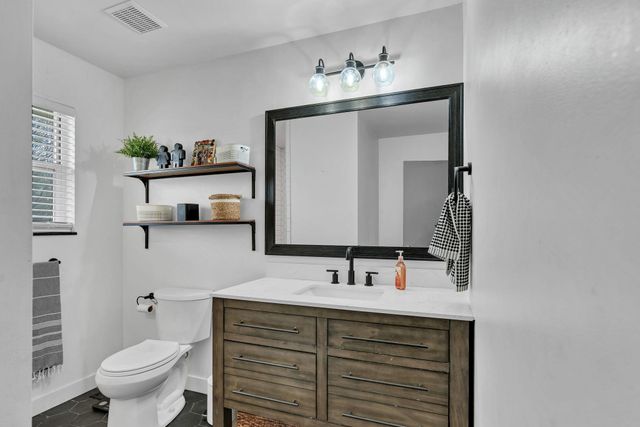 24 E Huntington, Augusta, KS 67010