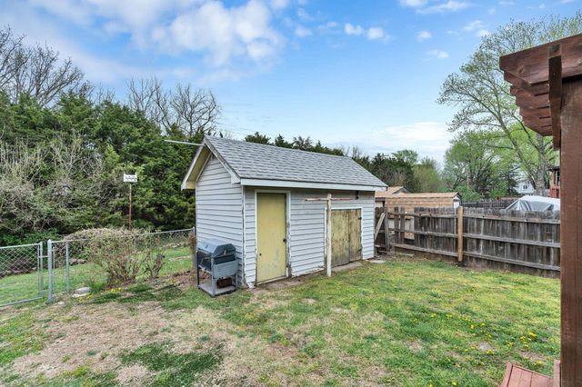 24 E Huntington, Augusta, KS 67010