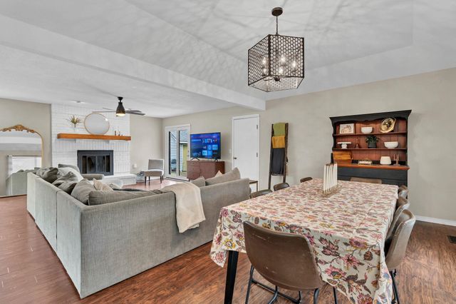 24 E Huntington, Augusta, KS 67010