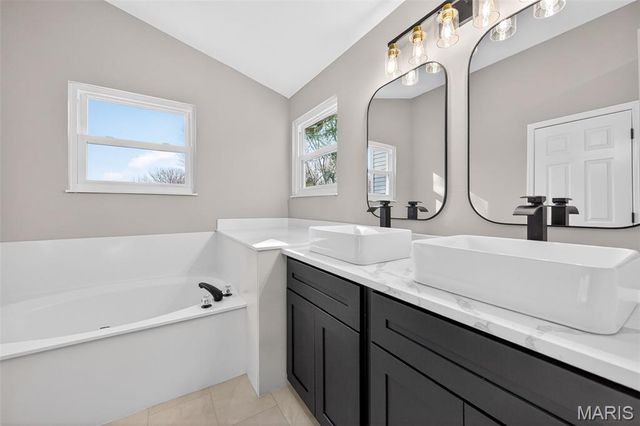 972 San Sebastian Drive, Fenton, MO 63026