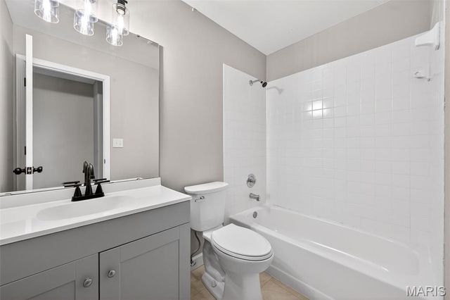 972 San Sebastian Drive, Fenton, MO 63026