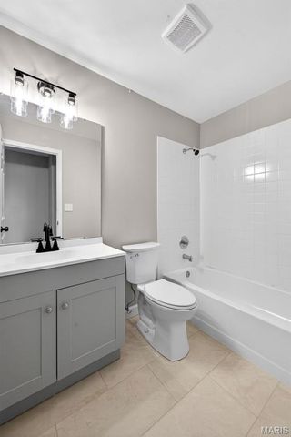 972 San Sebastian Drive, Fenton, MO 63026