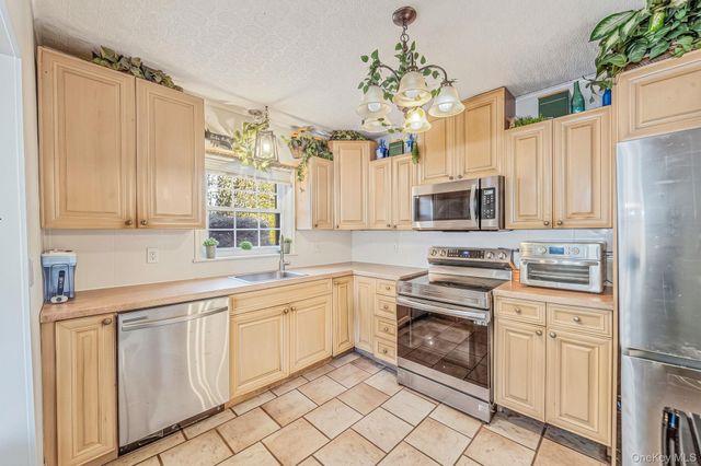 414 Avalon Place, East Meadow, NY 11554