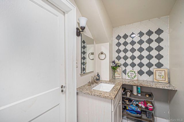 414 Avalon Place, East Meadow, NY 11554
