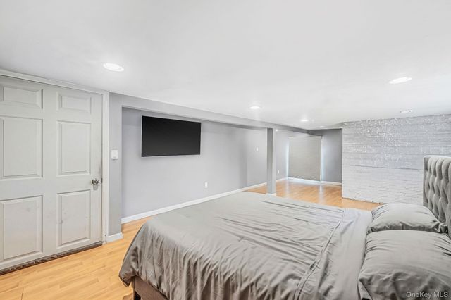 414 Avalon Place, East Meadow, NY 11554