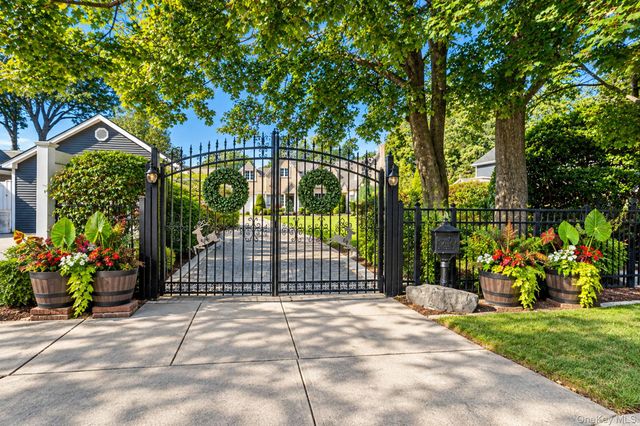 414 Avalon Place, East Meadow, NY 11554