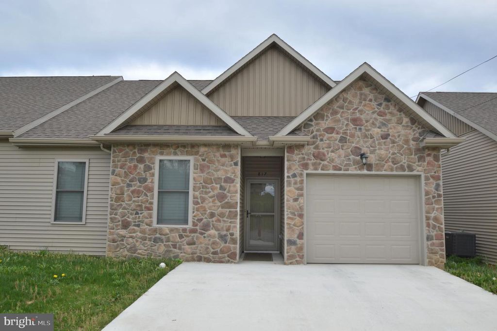 817 S CHURCH ST, Waynesboro, PA 17268