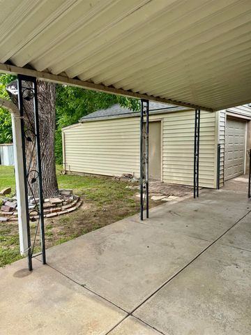 1707 S Erie, Wichita, KS 67211