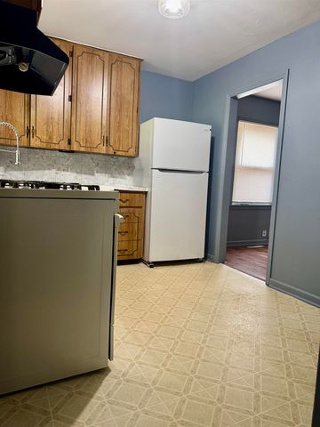 1707 S Erie, Wichita, KS 67211