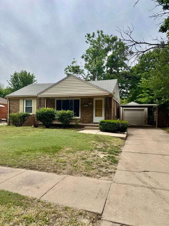 1707 S Erie, Wichita, KS 67211
