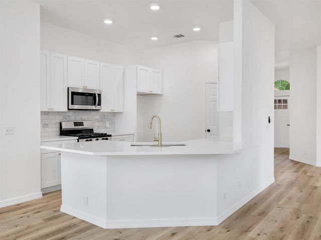 810 Honeysuckle DR, Leander, TX 78641