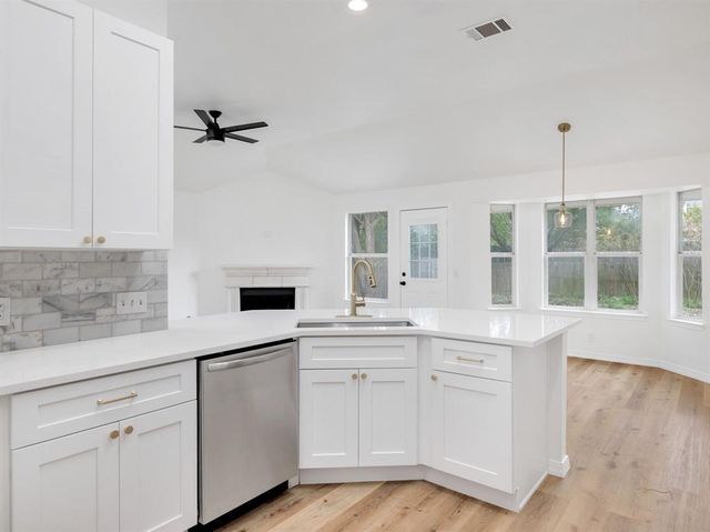 810 Honeysuckle DR, Leander, TX 78641