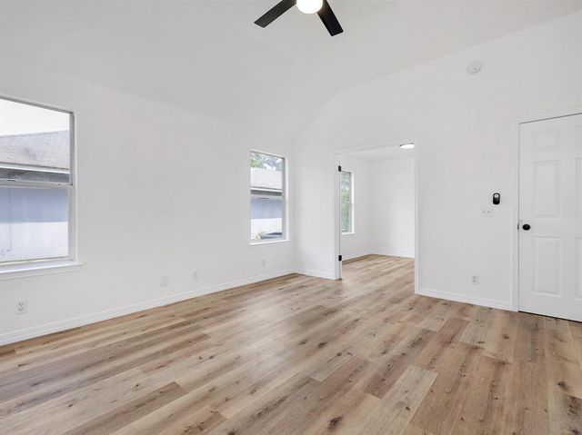 810 Honeysuckle DR, Leander, TX 78641