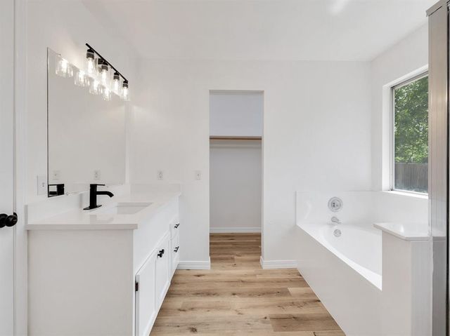 810 Honeysuckle DR, Leander, TX 78641