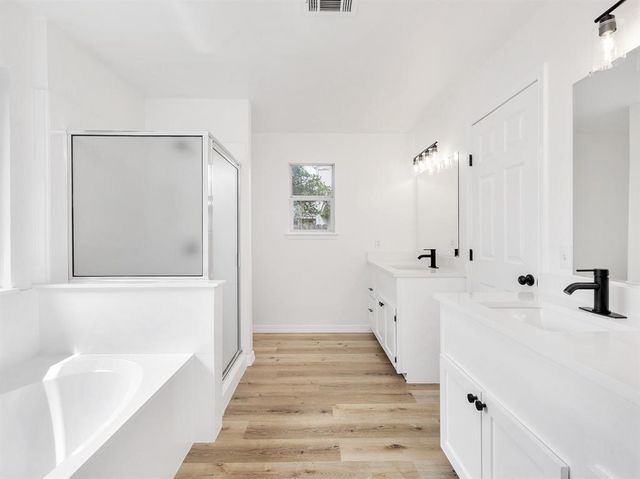 810 Honeysuckle DR, Leander, TX 78641