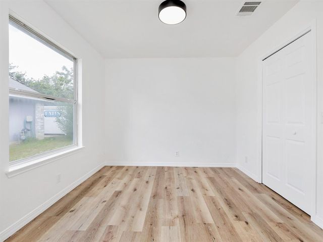 810 Honeysuckle DR, Leander, TX 78641