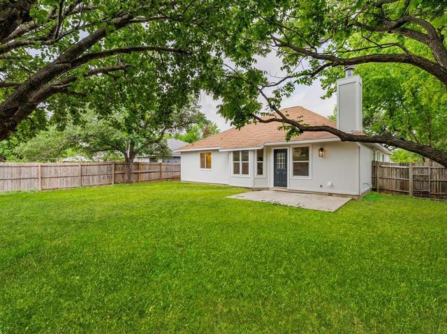 810 Honeysuckle DR, Leander, TX 78641