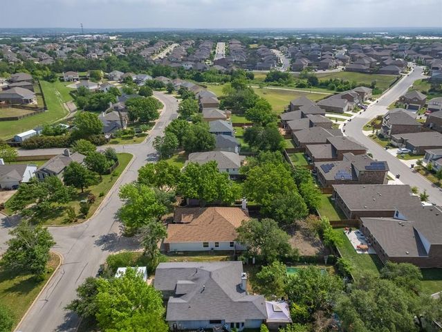 810 Honeysuckle DR, Leander, TX 78641