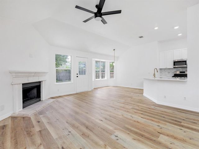 810 Honeysuckle DR, Leander, TX 78641