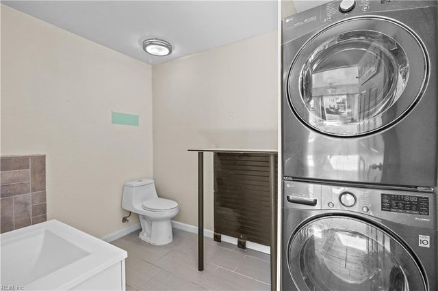 5233 Stratford Chase DR, Virginia Beach, VA 23464