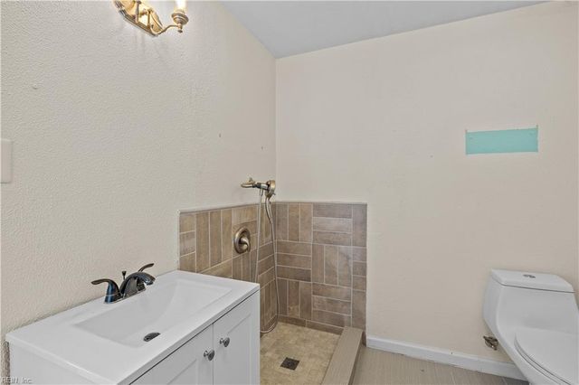 5233 Stratford Chase DR, Virginia Beach, VA 23464