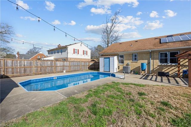 5233 Stratford Chase DR, Virginia Beach, VA 23464