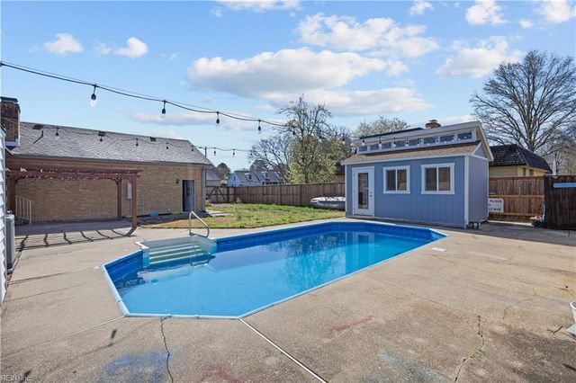 5233 Stratford Chase DR, Virginia Beach, VA 23464