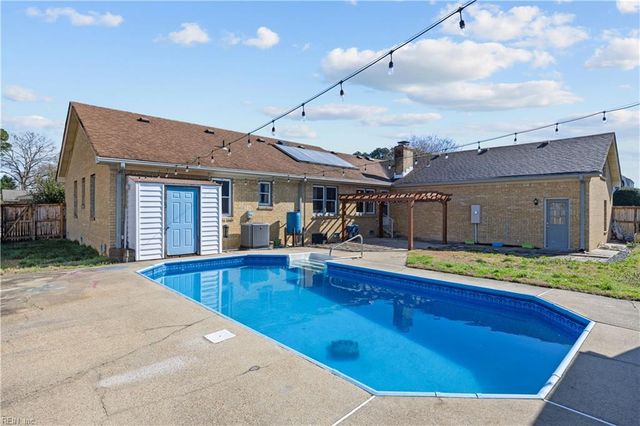 5233 Stratford Chase DR, Virginia Beach, VA 23464