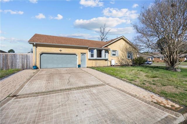 5233 Stratford Chase DR, Virginia Beach, VA 23464