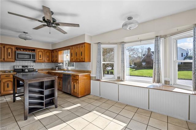 5233 Stratford Chase DR, Virginia Beach, VA 23464