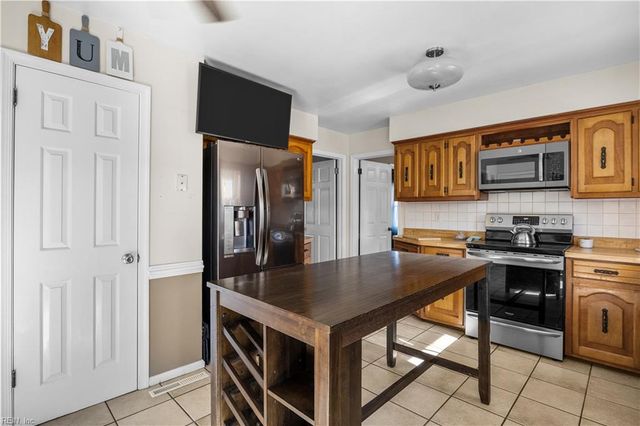 5233 Stratford Chase DR, Virginia Beach, VA 23464