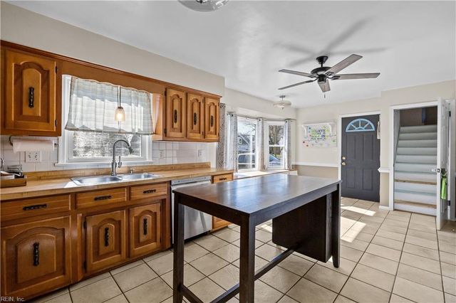 5233 Stratford Chase DR, Virginia Beach, VA 23464