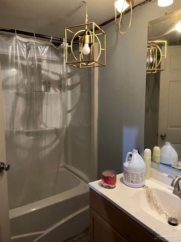 5943 Capitol Dr, Gulf Breeze, FL 32563